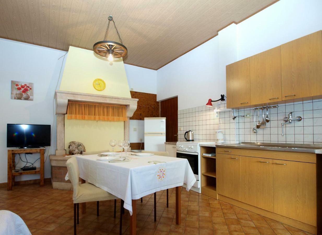 Apartments Boris 1965 Pula Exterior photo